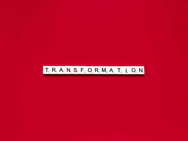 Come trasformare scarpe da ginnastica classiche in un elemento chic per l'ufficio?