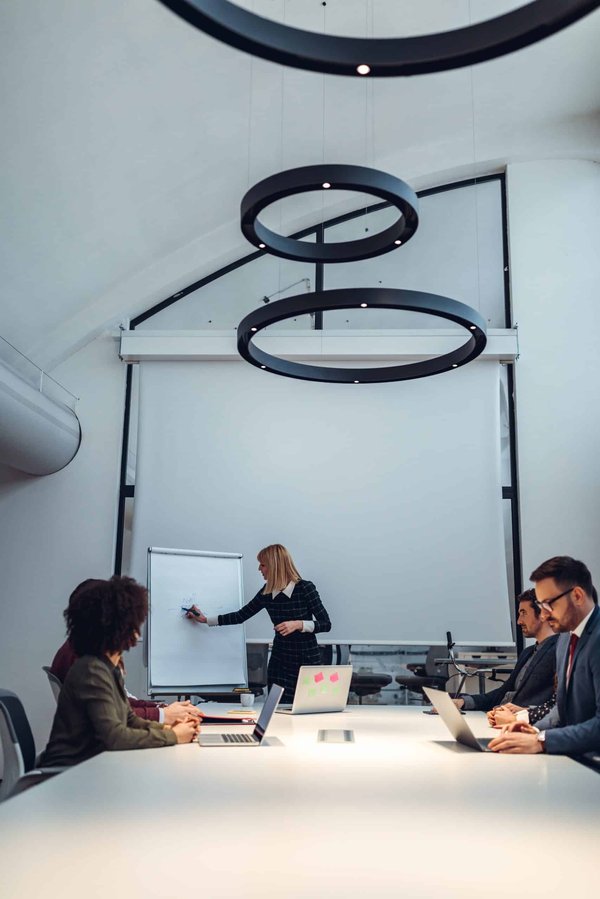 In che modo la variazione dei tassi di interesse influisce sull'acquisto di nuovi immobili?